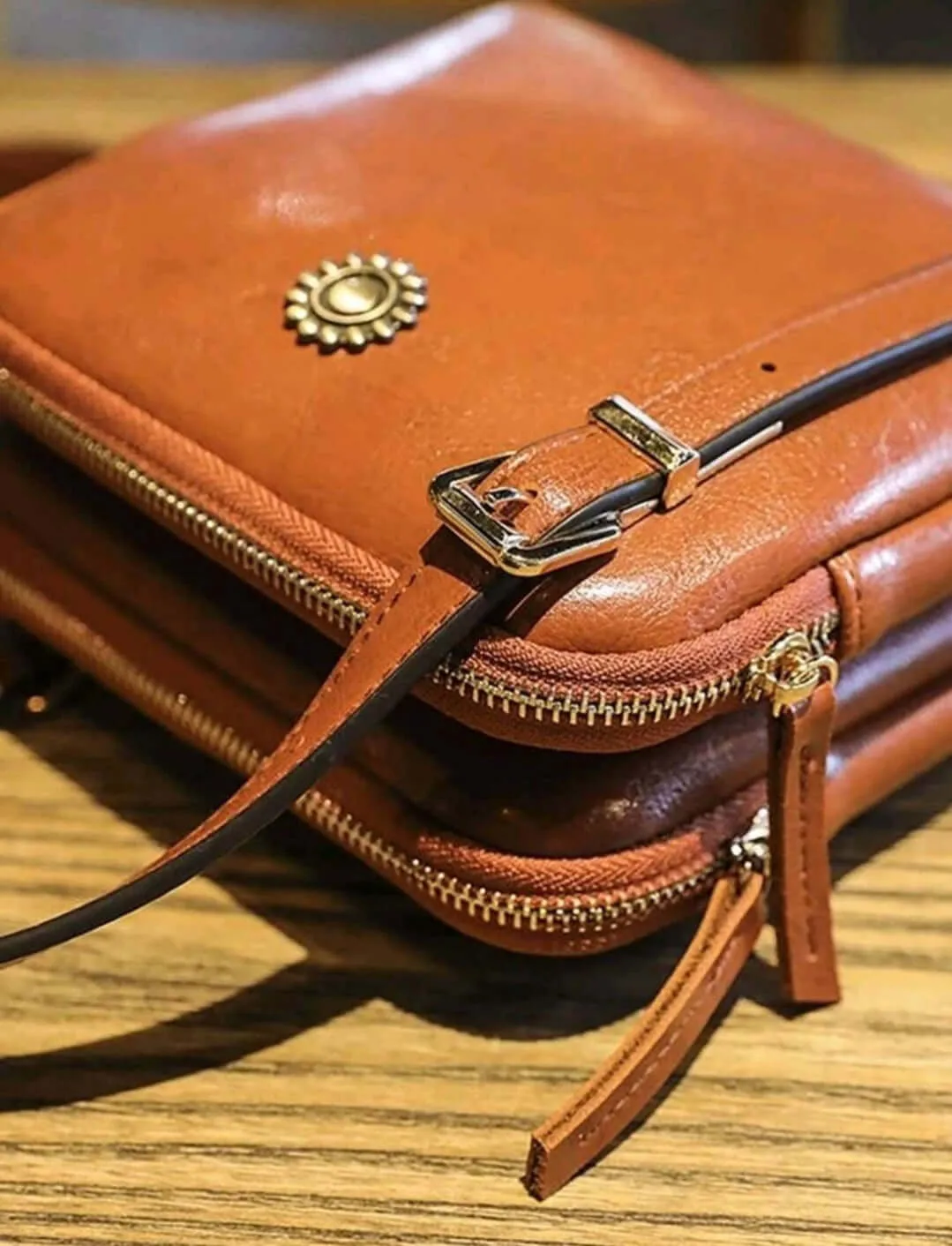 Bag - Shoulder - tan leather square