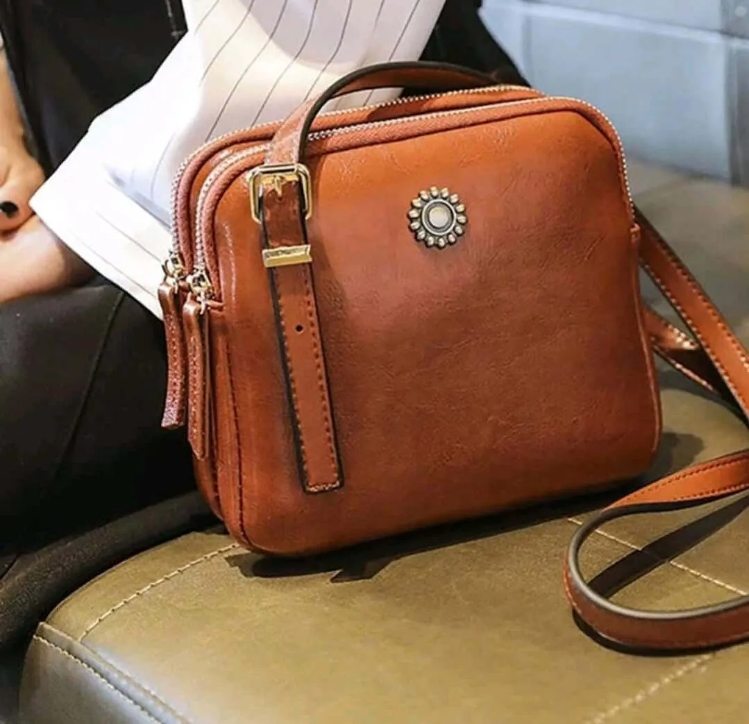 Bag - Shoulder - tan leather square