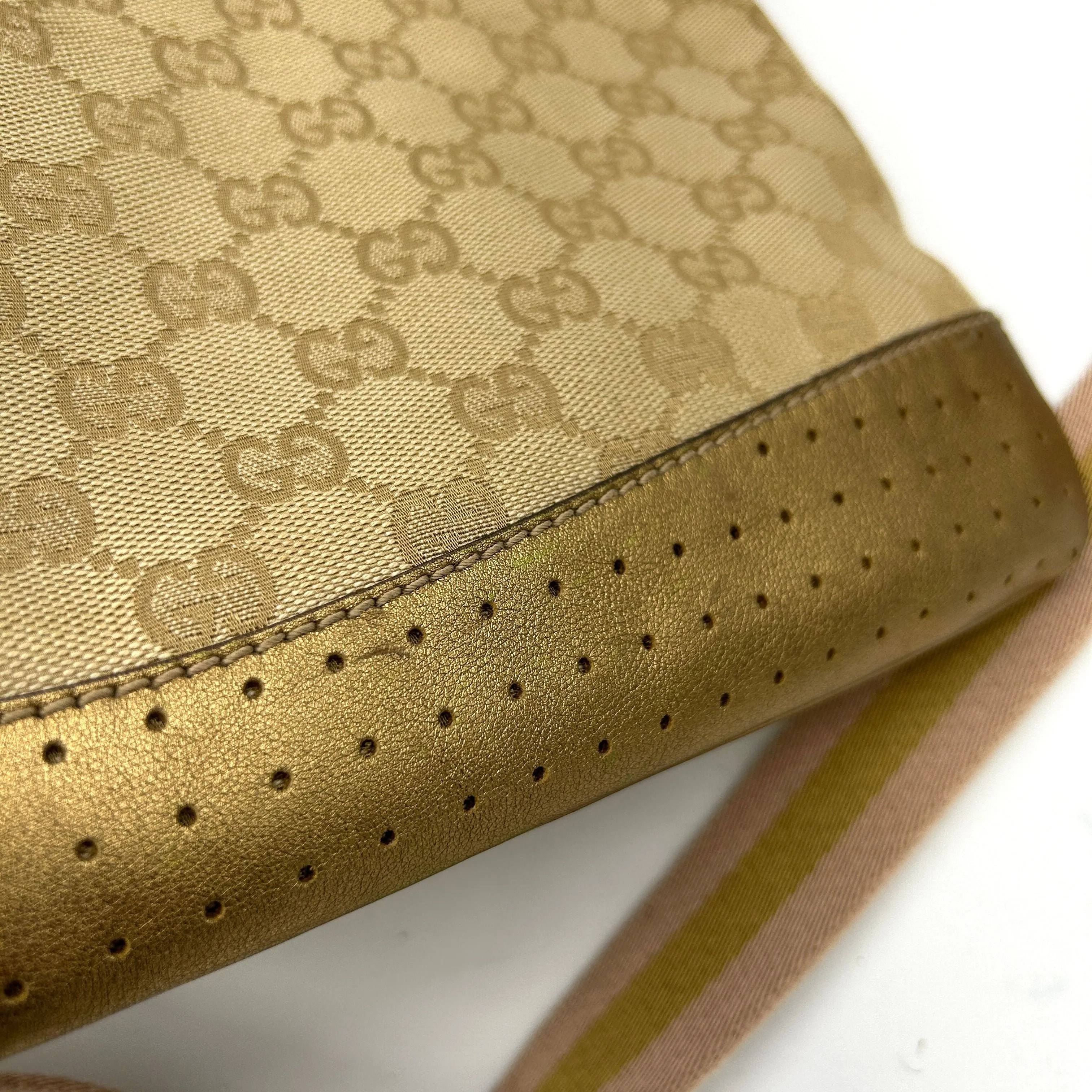 Gucci GG Canvas Web Crossbody Camel gu8827cb