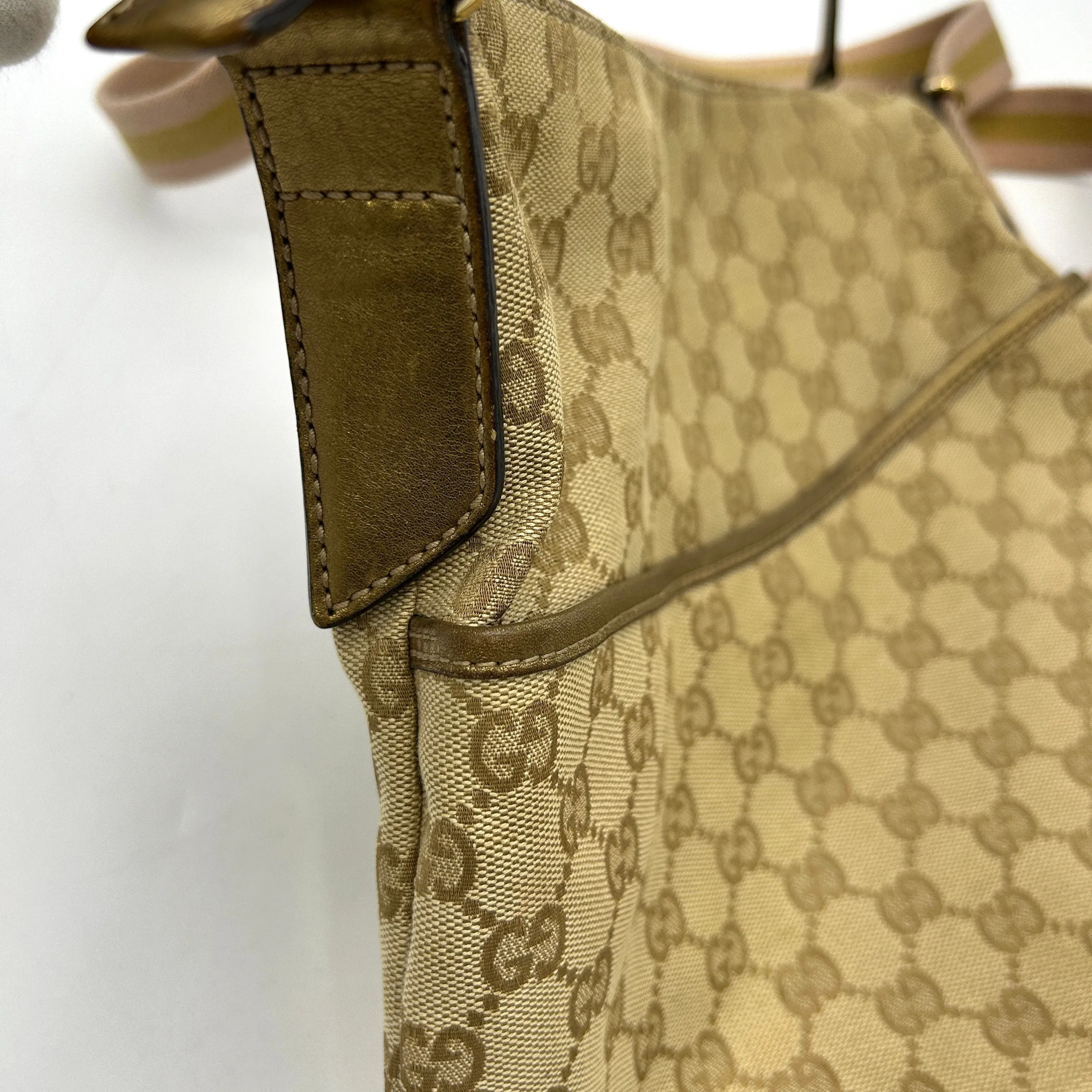 Gucci GG Canvas Web Crossbody Camel gu8827cb